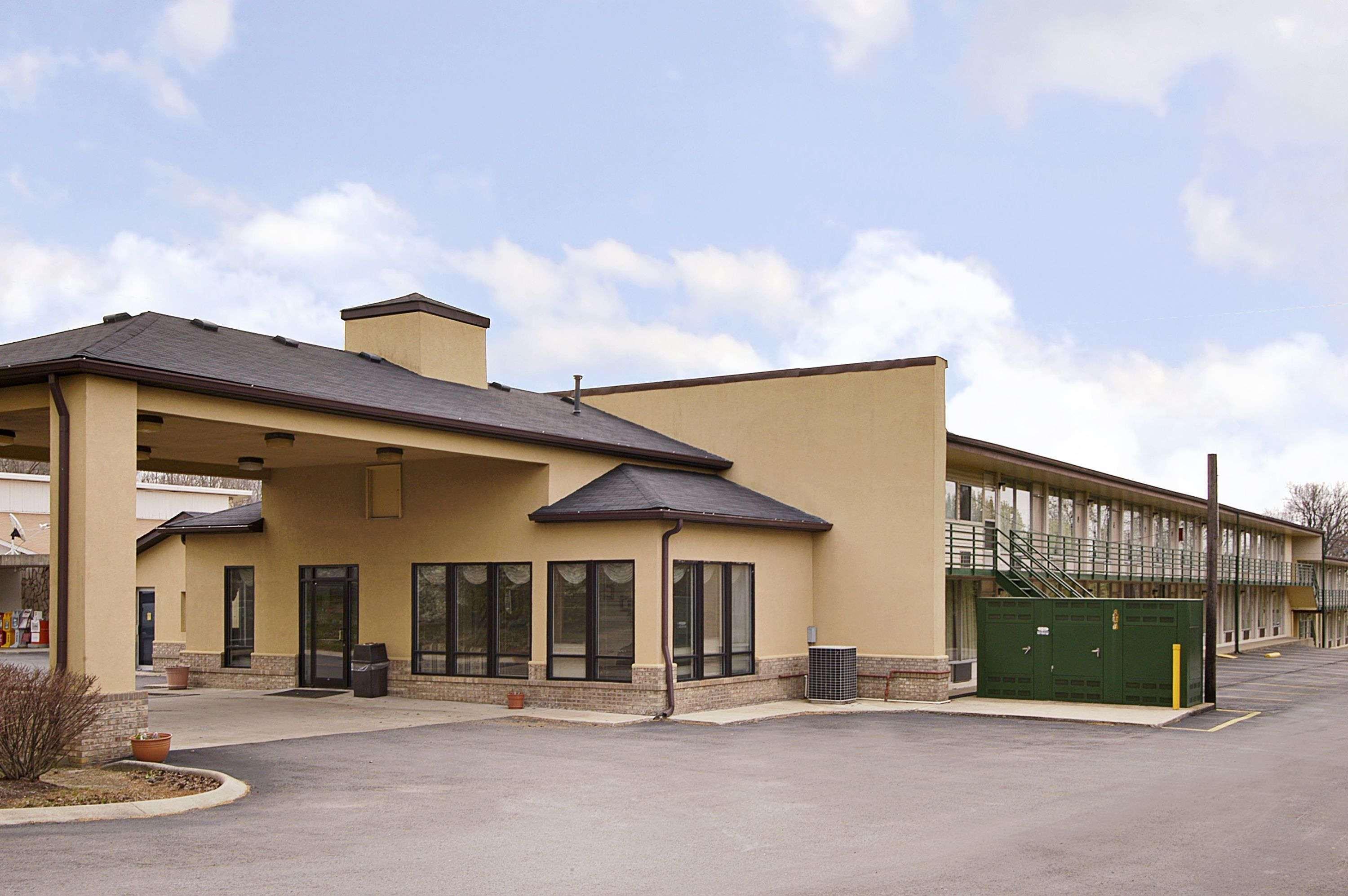 Days Inn By Wyndham White House Exteriör bild