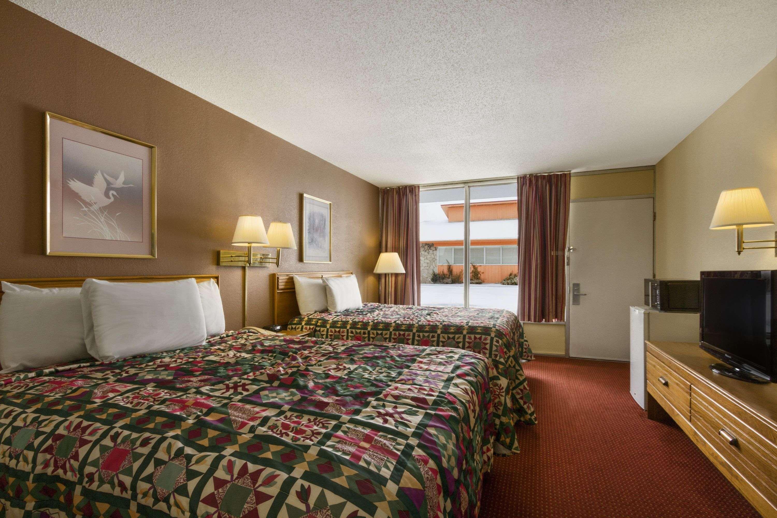 Days Inn By Wyndham White House Exteriör bild